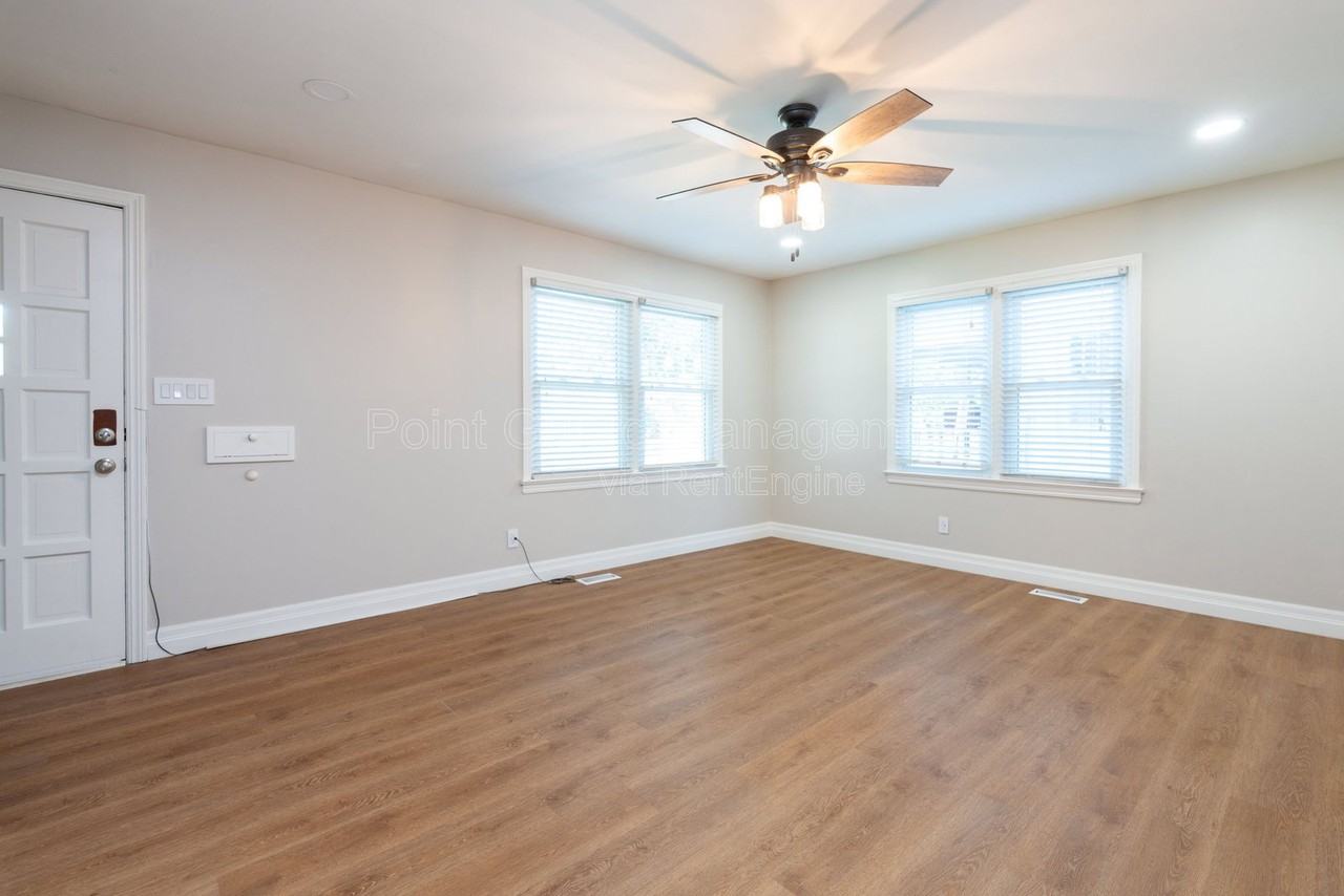 547 N Custer St - Photo 6 of 45
