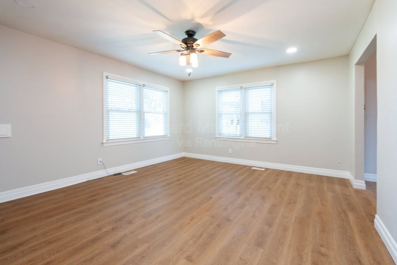 547 N Custer St - Photo 7 of 45