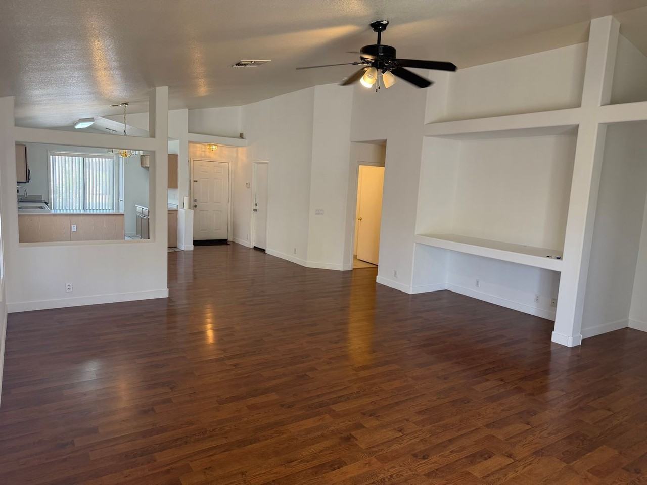 9247 W Brown St - Photo 4 of 15