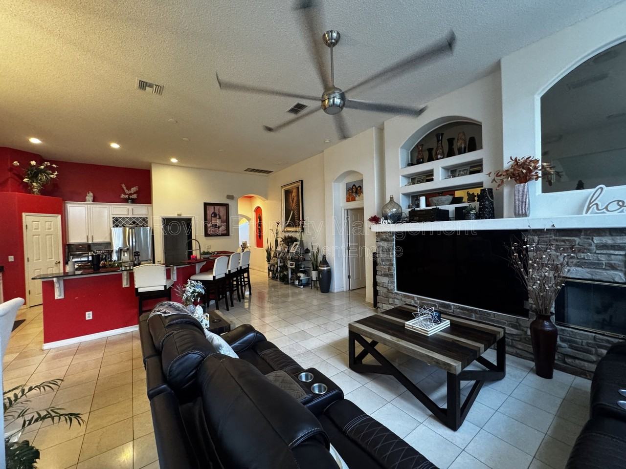 2561 The Oaks Blvd - Photo 4 of 10