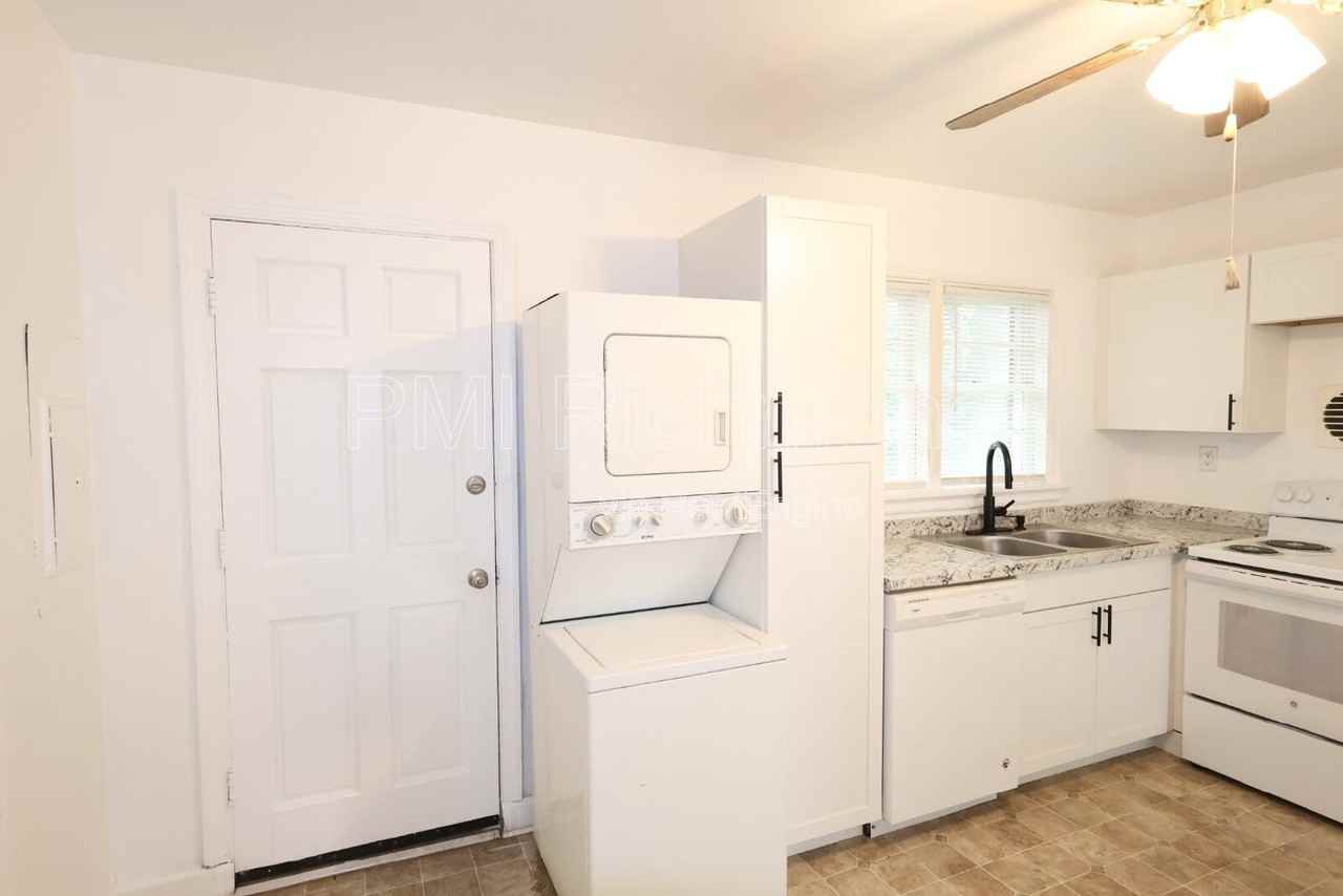 3006 Manor Dr - Photo 6 of 19