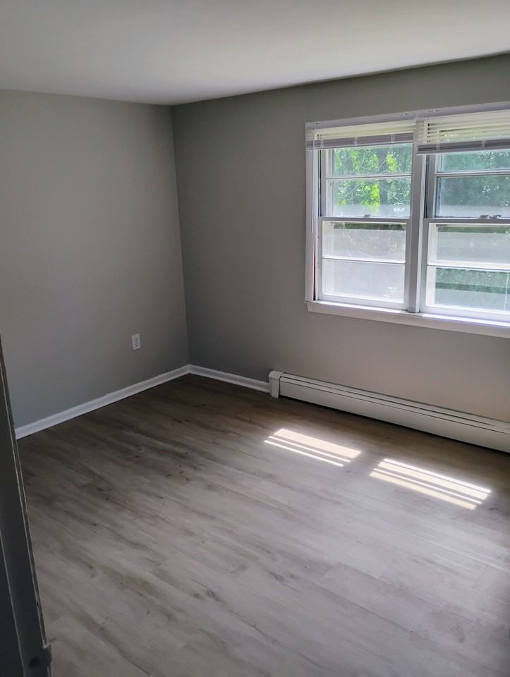 54 Mast Rd #6 - Photo 3 of 6
