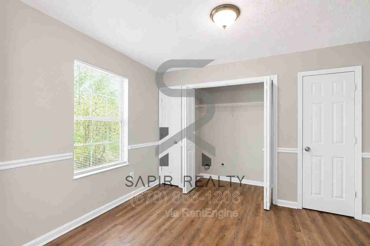 105 Inverness Trce - Photo 7 of 16