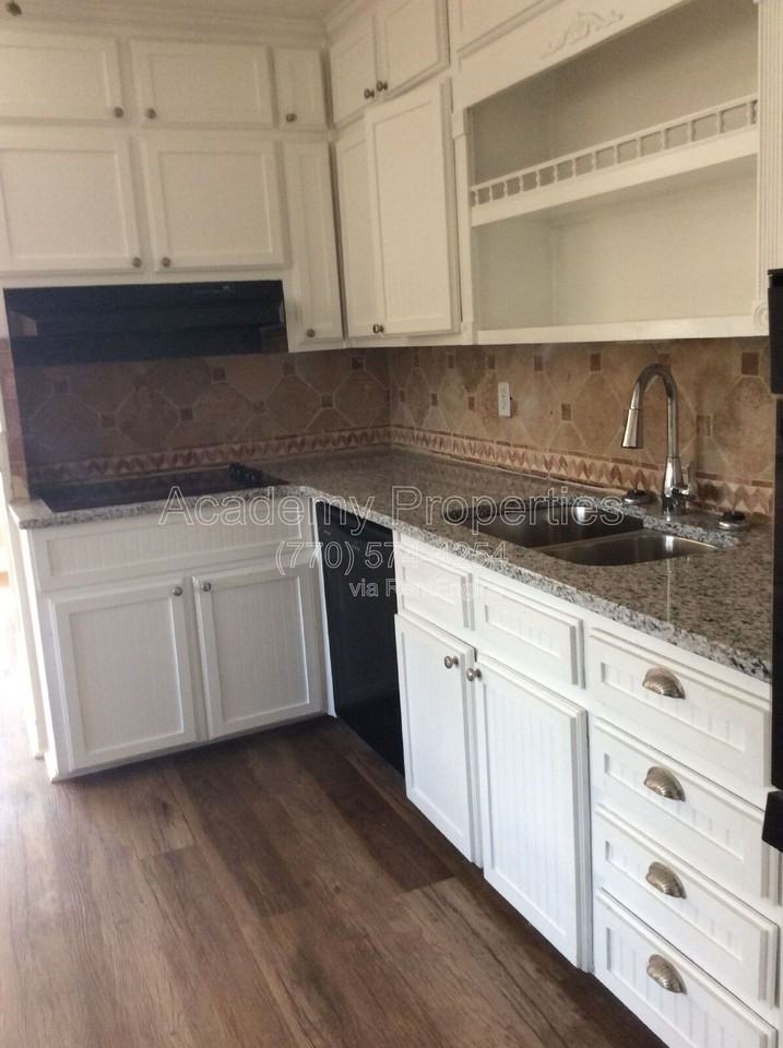 80 Homestead Pl - Photo 3 of 18
