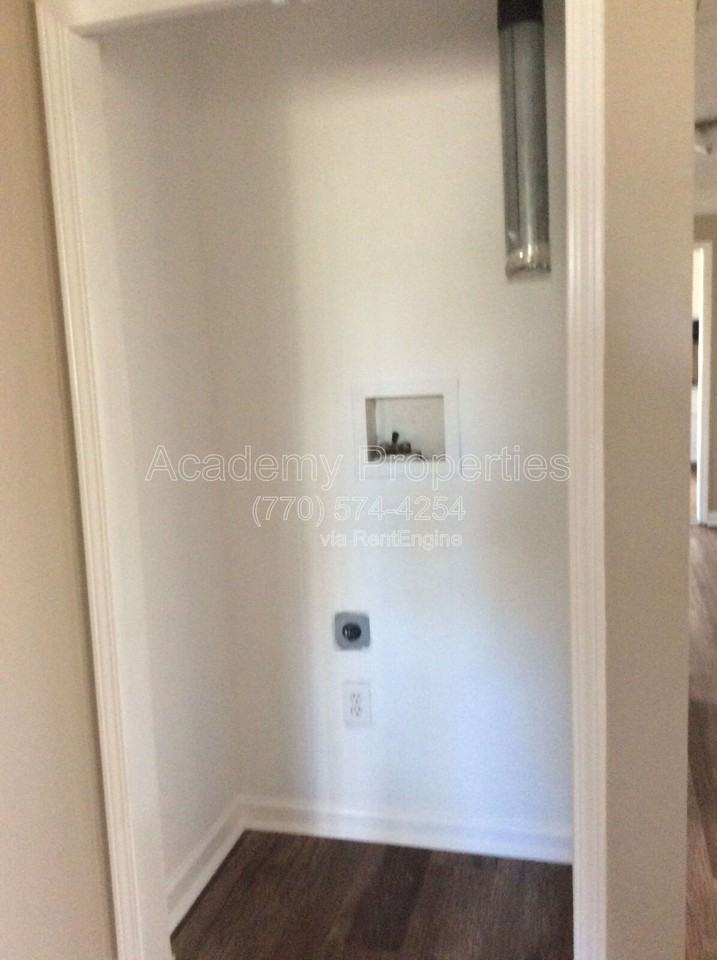 80 Homestead Pl - Photo 4 of 18