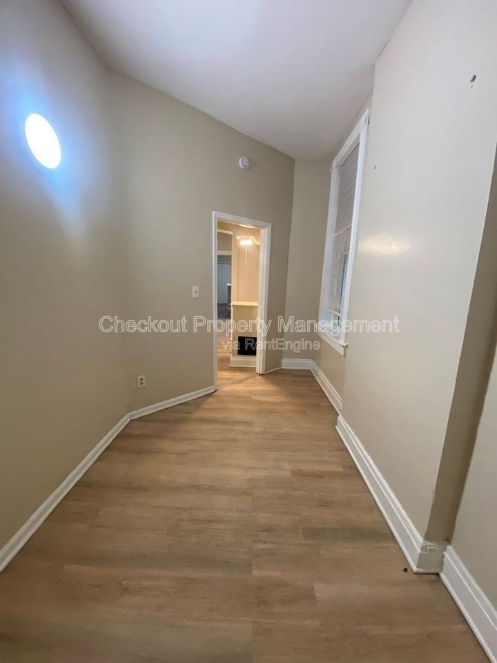 4704 Michigan Ave - Photo 4 of 10