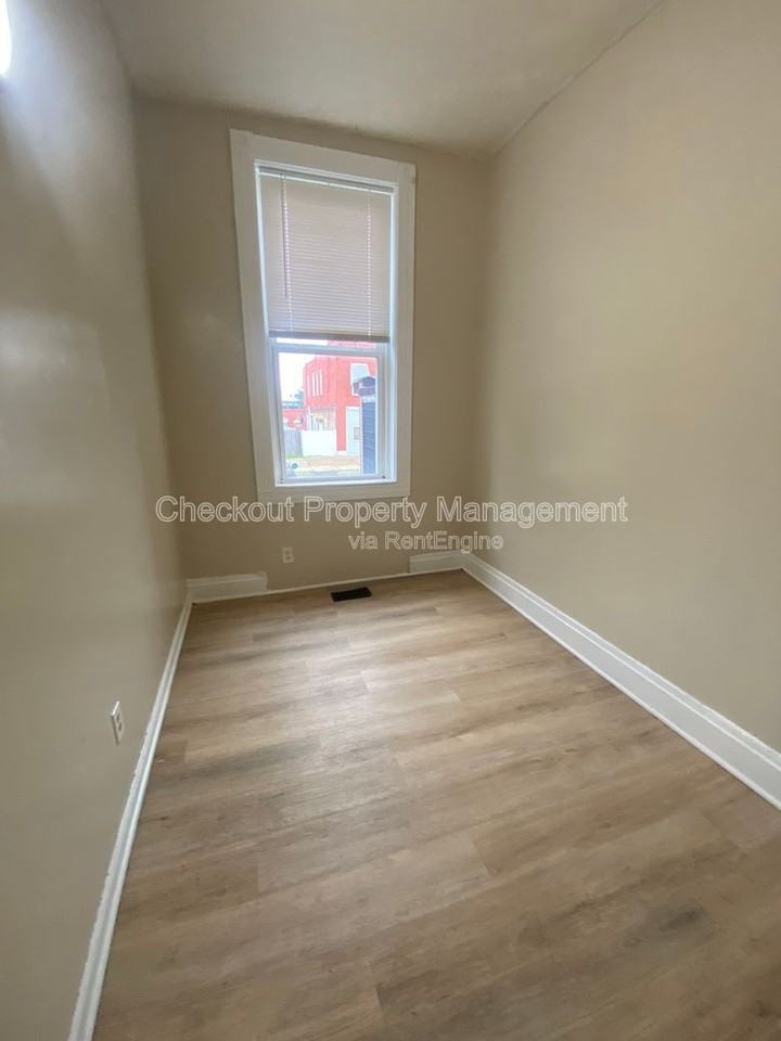 4704 Michigan Ave - Photo 5 of 10
