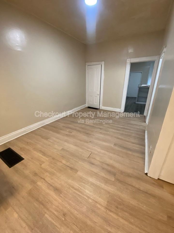 4704 Michigan Ave - Photo 7 of 10
