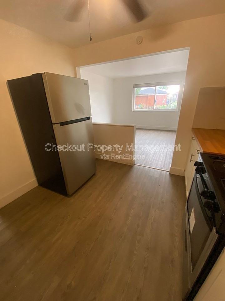 813 W Courtois St - Photo 2 of 7