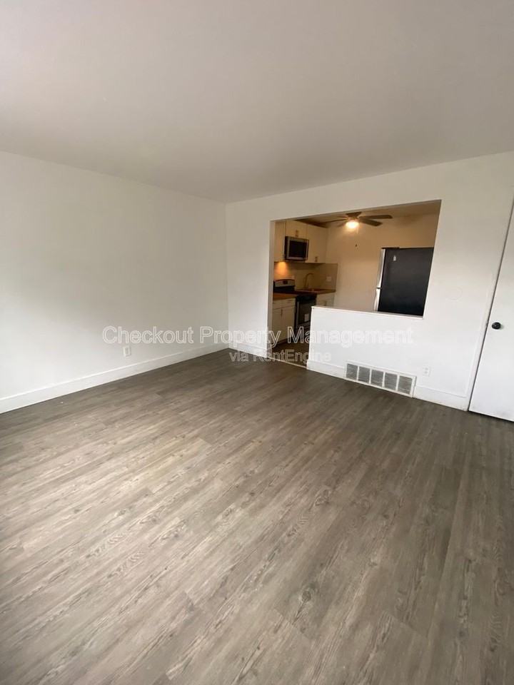 813 W Courtois St - Photo 3 of 7