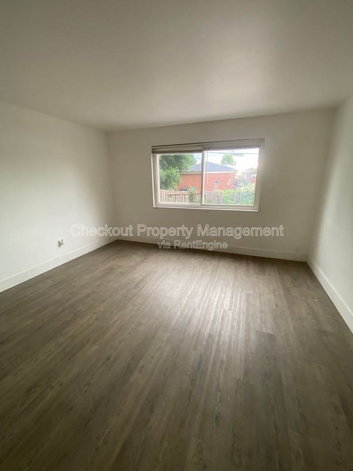 813 W Courtois St - Photo 4 of 7