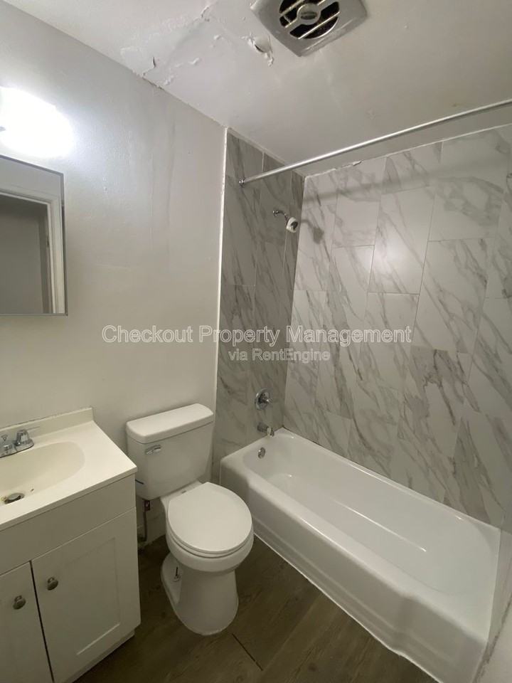 813 W Courtois St - Photo 7 of 7