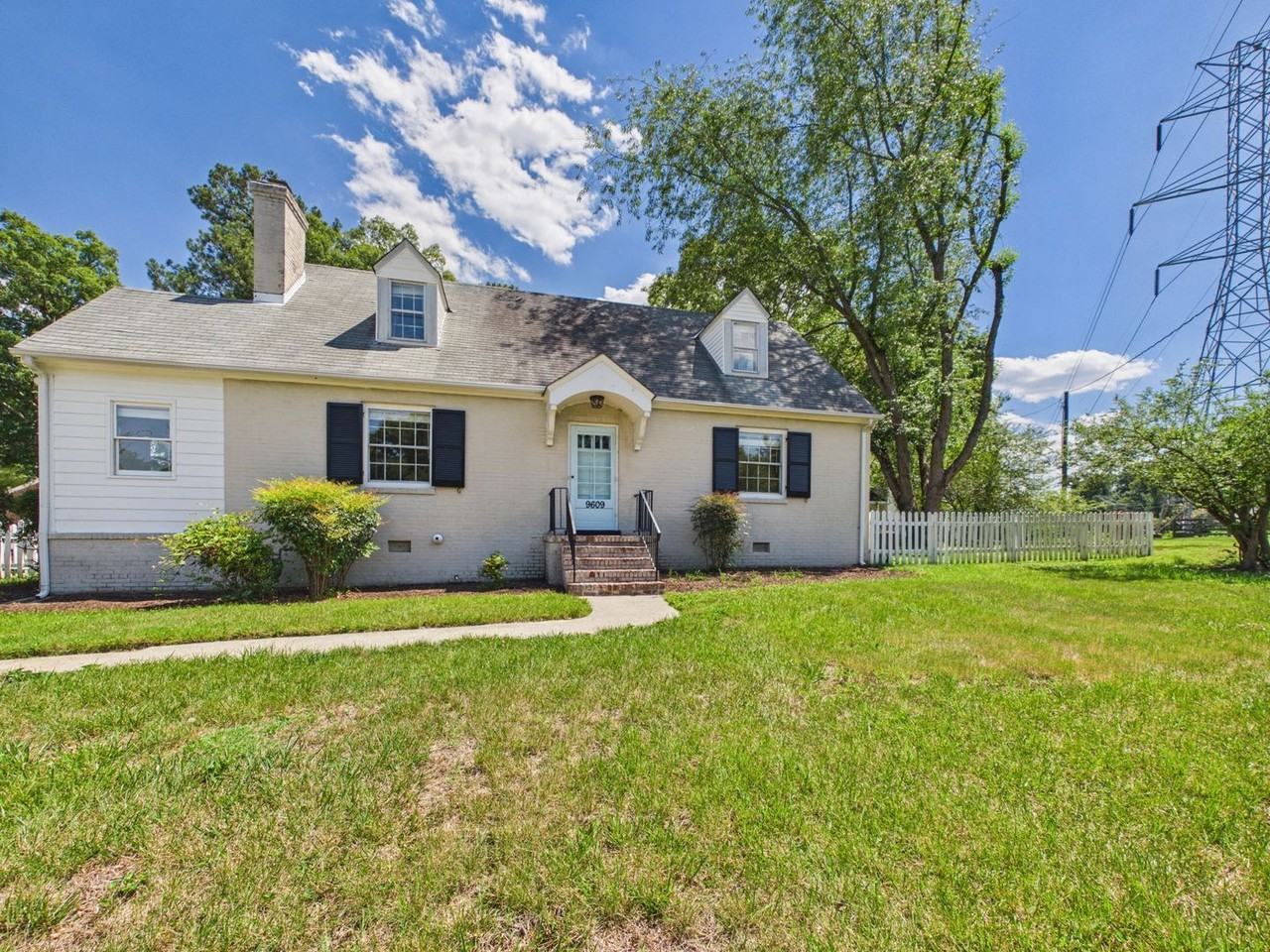 9609 University Blvd - Photo 2 of 21