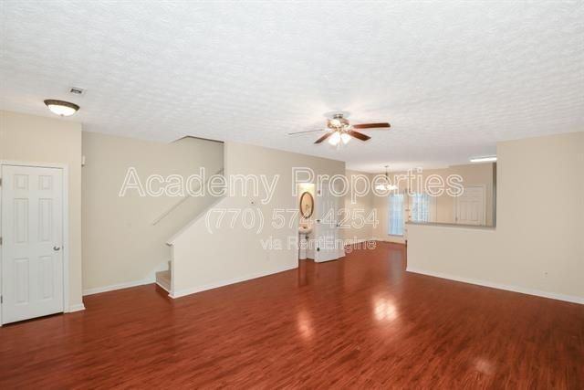4152 Park Chase Dr - Photo 3 of 8