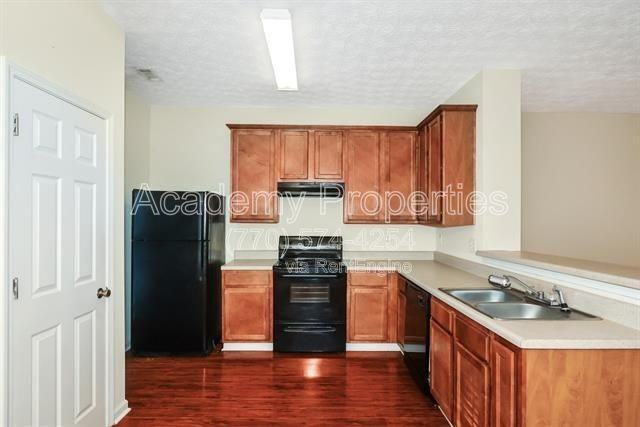 4152 Park Chase Dr - Photo 4 of 8
