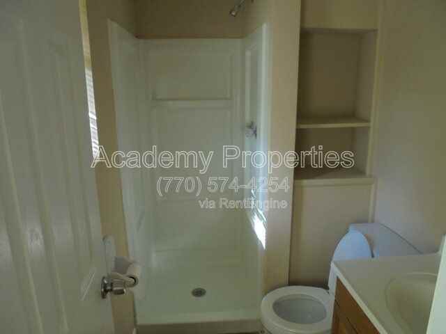 6774 Valley Hill Ct - Photo 4 of 21