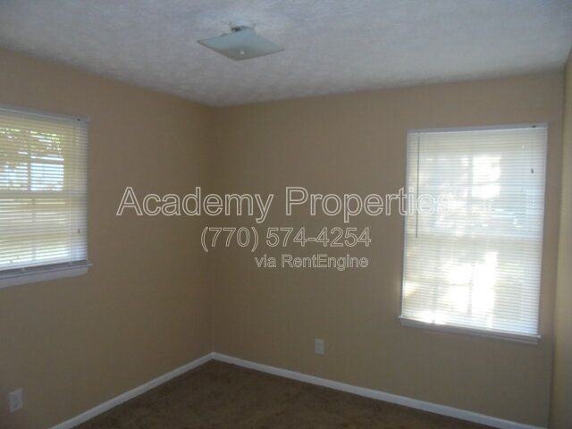 6774 Valley Hill Ct - Photo 5 of 21