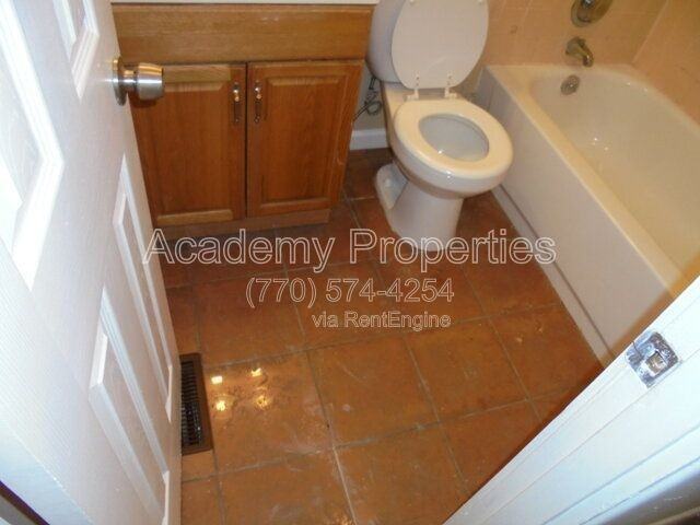 6774 Valley Hill Ct - Photo 6 of 21