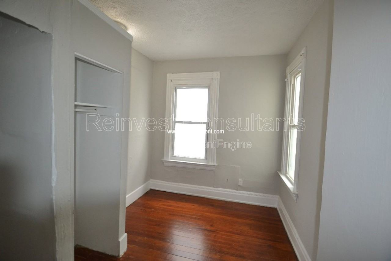 310 E 16th St - Photo 5 of 10