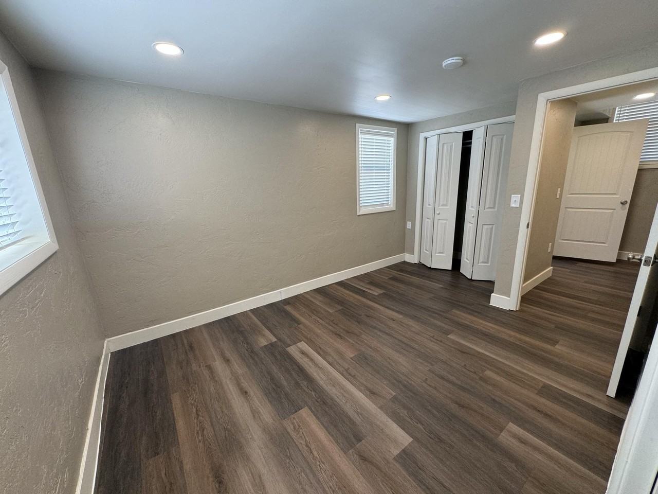 302 5th Ave - Photo 5 of 19