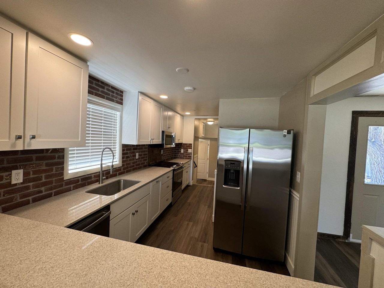 302 5th Ave - Photo 6 of 19