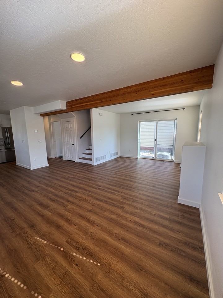 2029 W Kent Ave - Photo 3 of 21