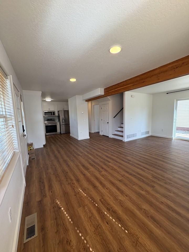 2029 W Kent Ave - Photo 4 of 21