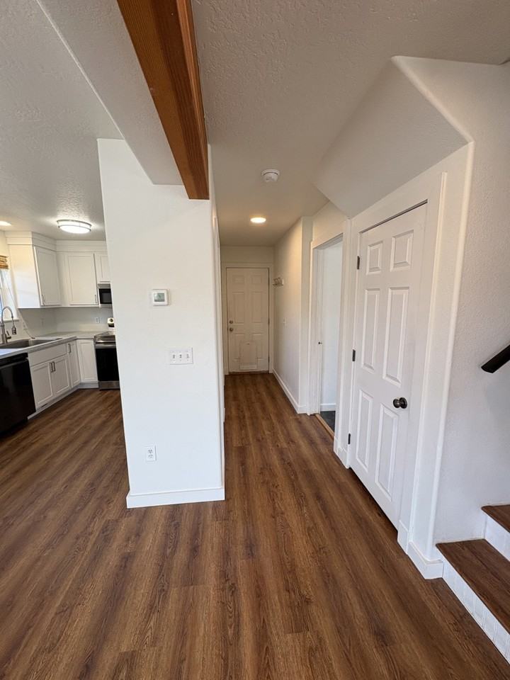 2029 W Kent Ave - Photo 6 of 21