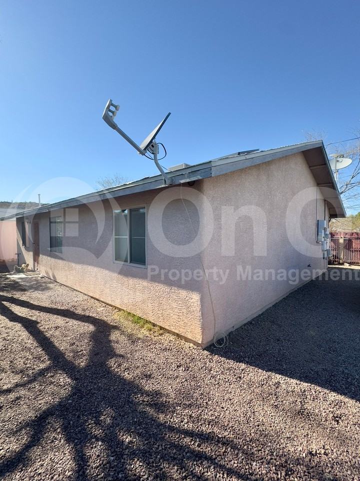 59 S Melrose Ave #2 - Photo 3 of 21