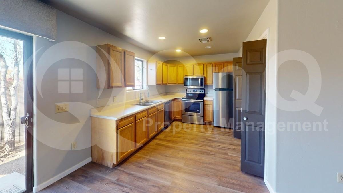 59 S Melrose Ave #2 - Photo 4 of 21