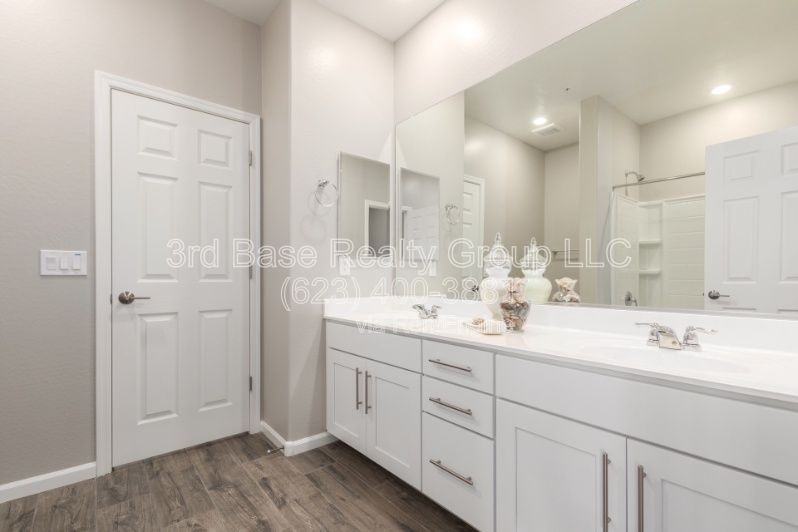 21242 W Wilshire Dr - Photo 5 of 24