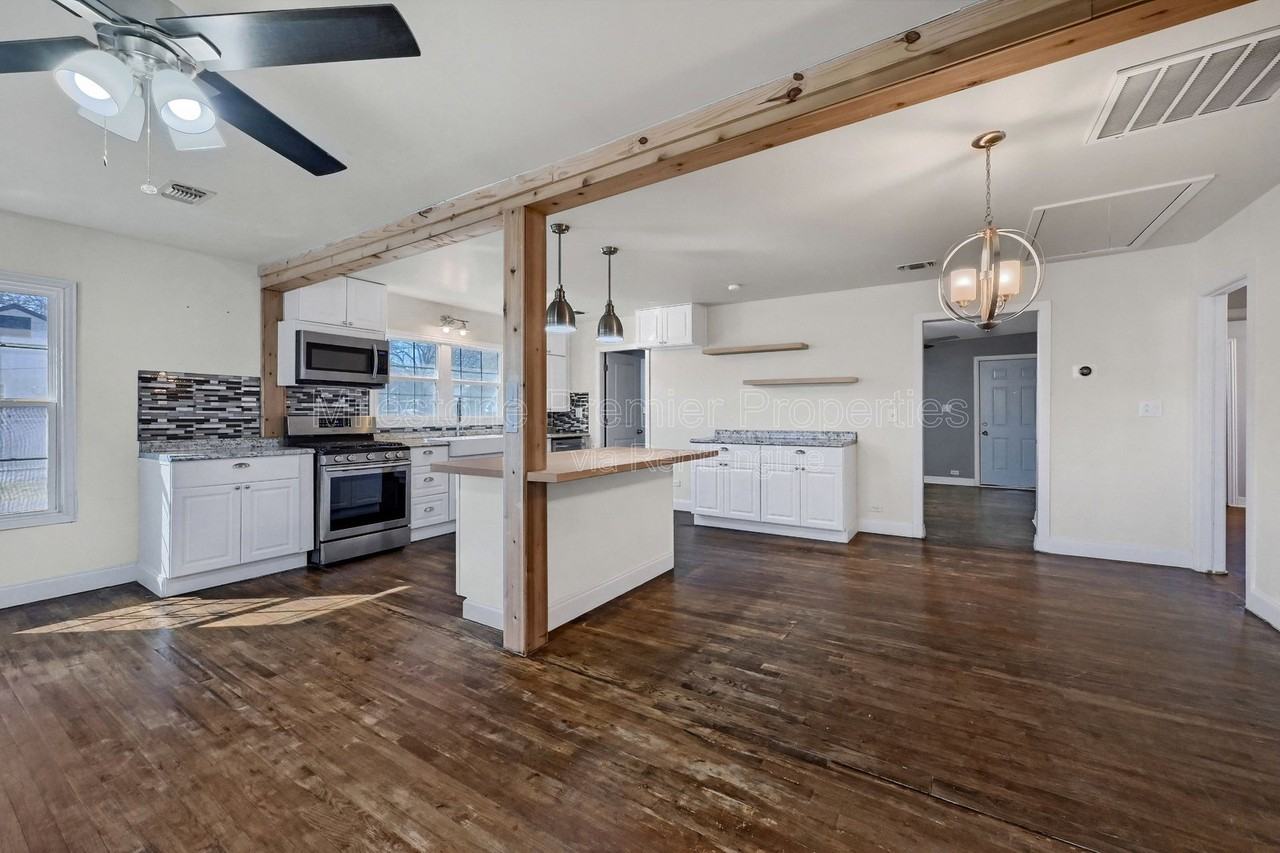1624 S Fannin Ave - Photo 6 of 21