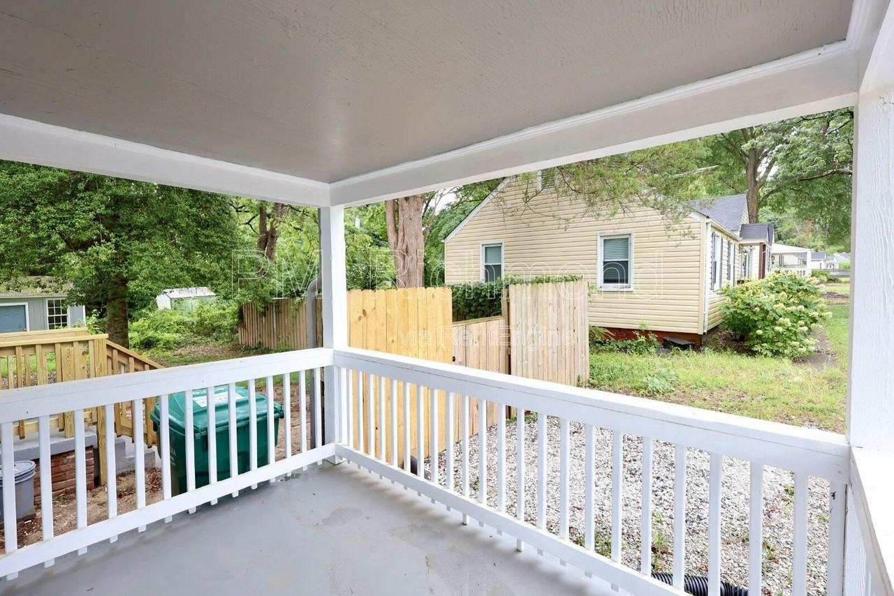 2405 Bransford Dr - Photo 3 of 25