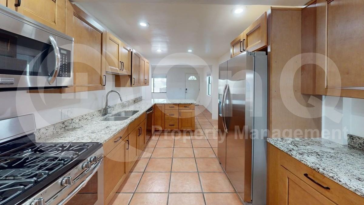 1002 E Simmons St - Photo 6 of 31