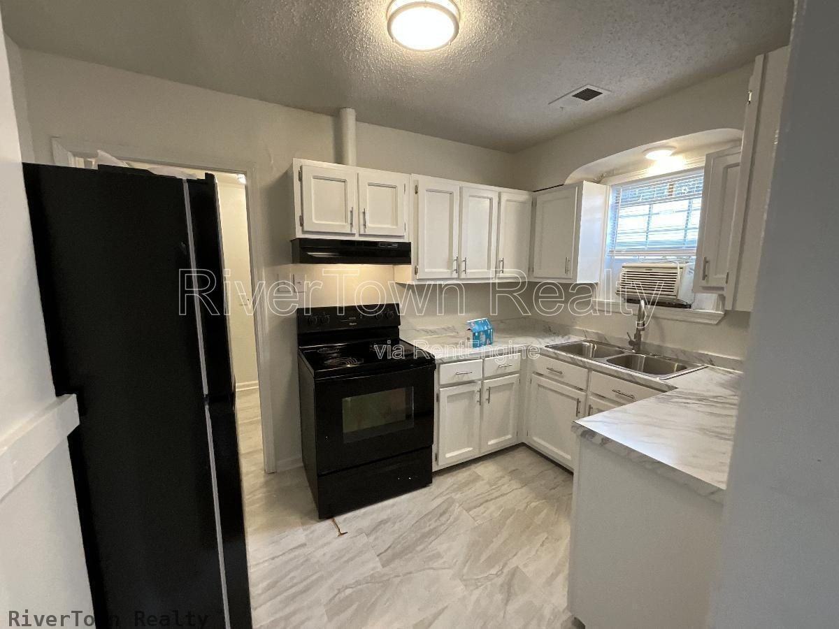 2677 Larose Ave - Photo 4 of 18