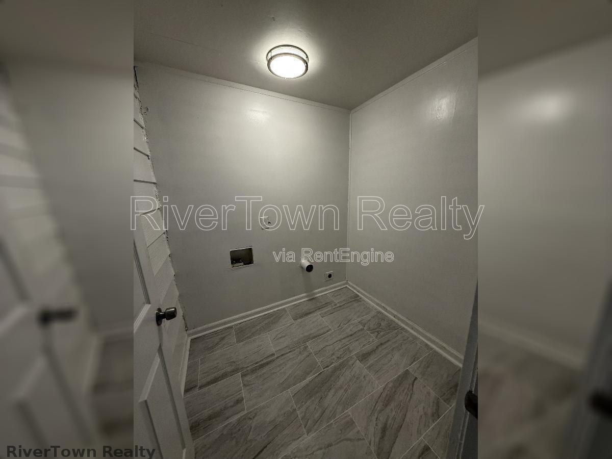 2677 Larose Ave - Photo 5 of 18