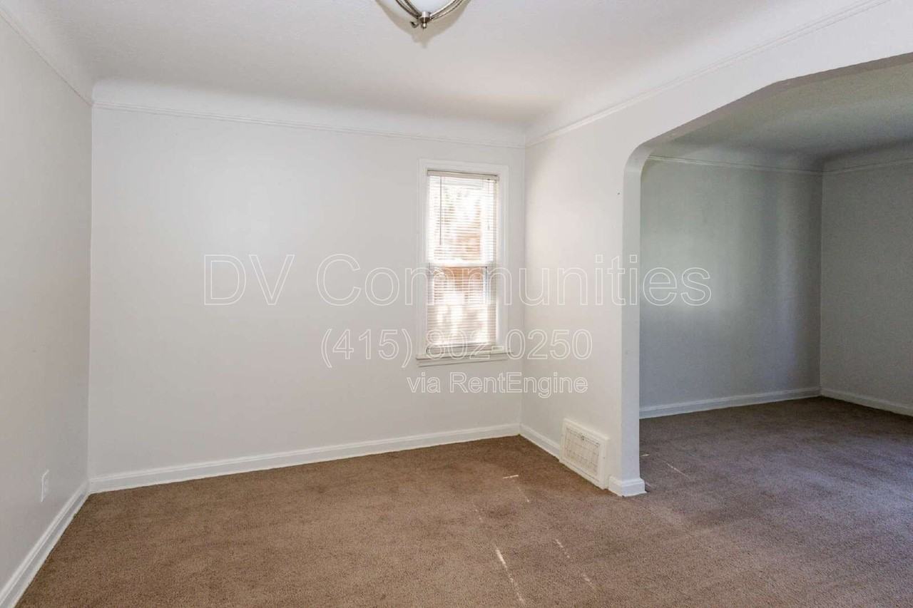 4871 Oakland Dr - Photo 5 of 17