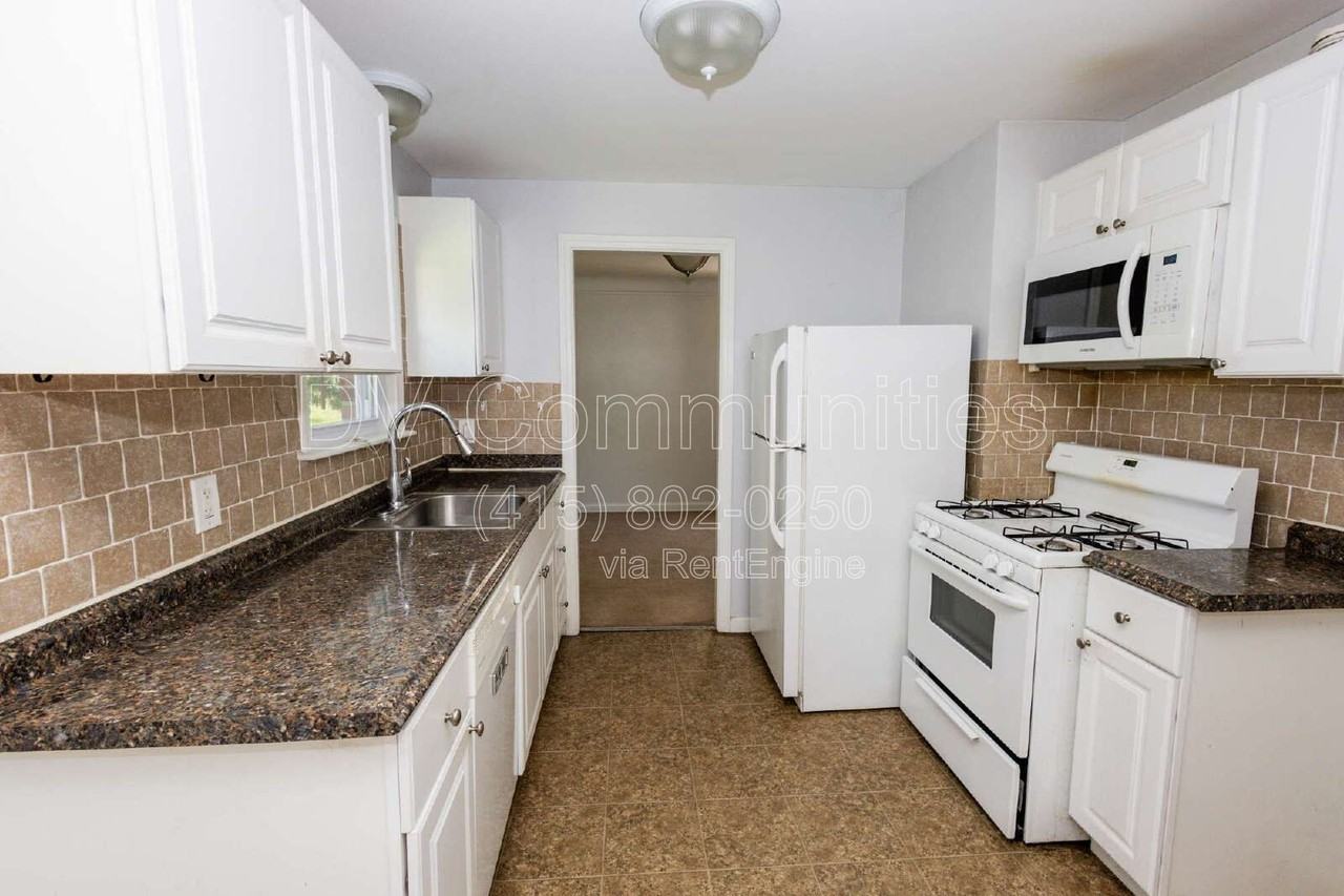 4871 Oakland Dr - Photo 6 of 17