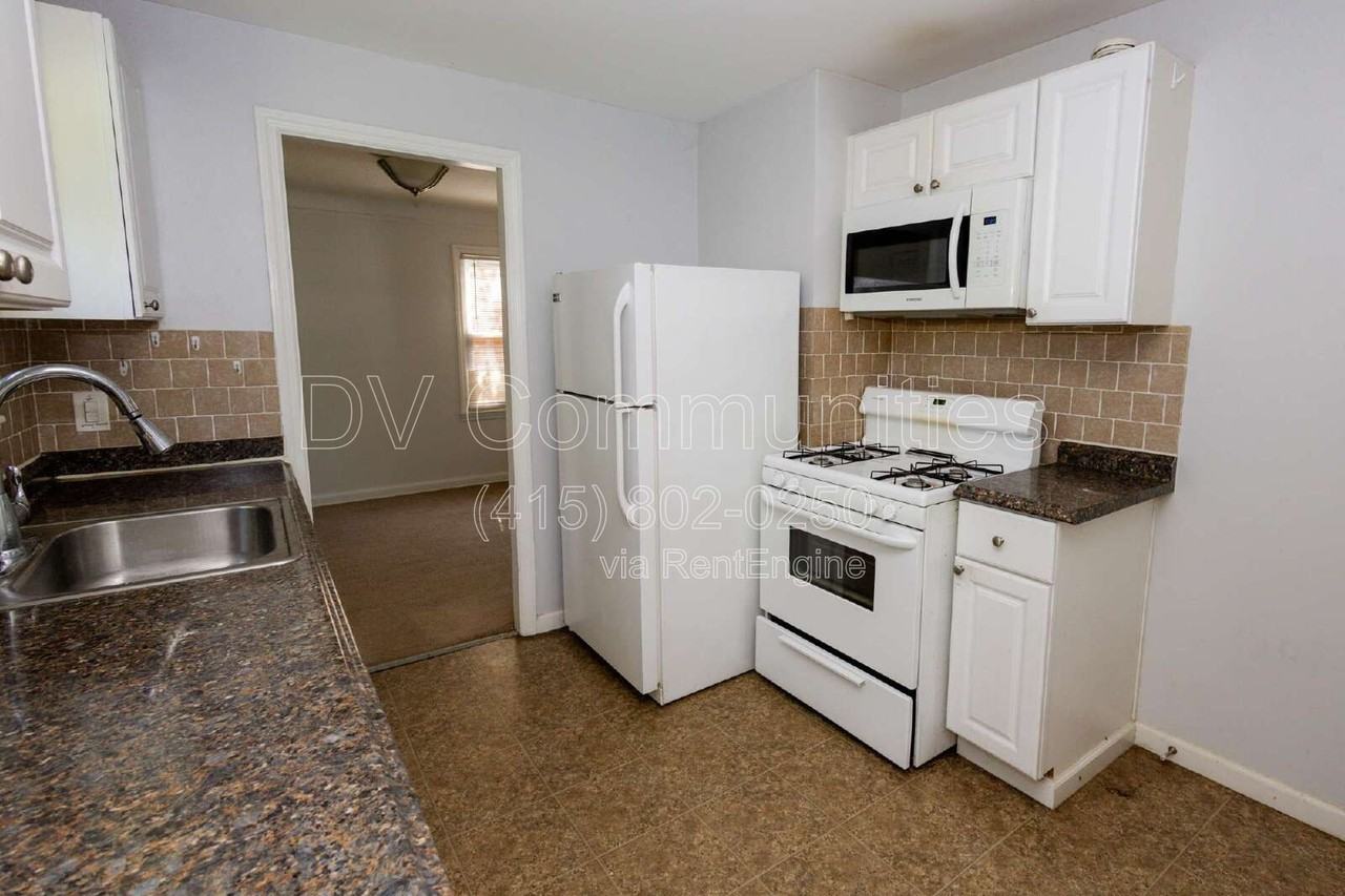 4871 Oakland Dr - Photo 7 of 17