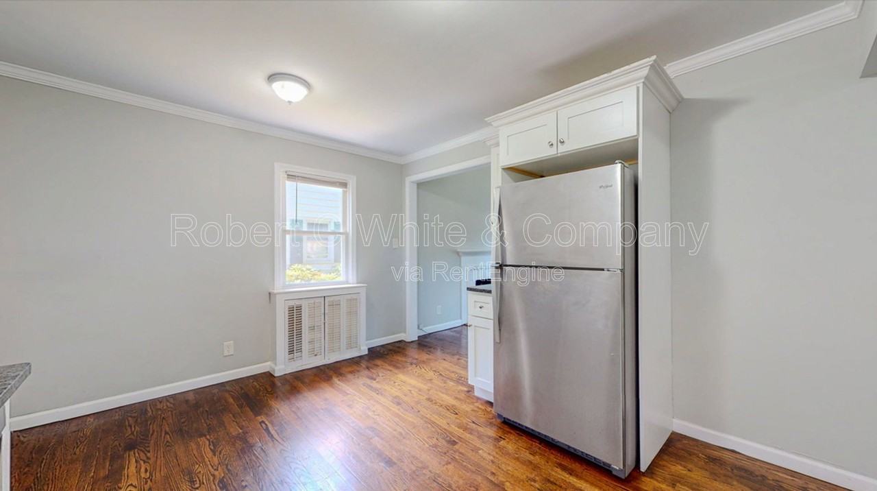 677 Garfield Ave - Photo 4 of 31