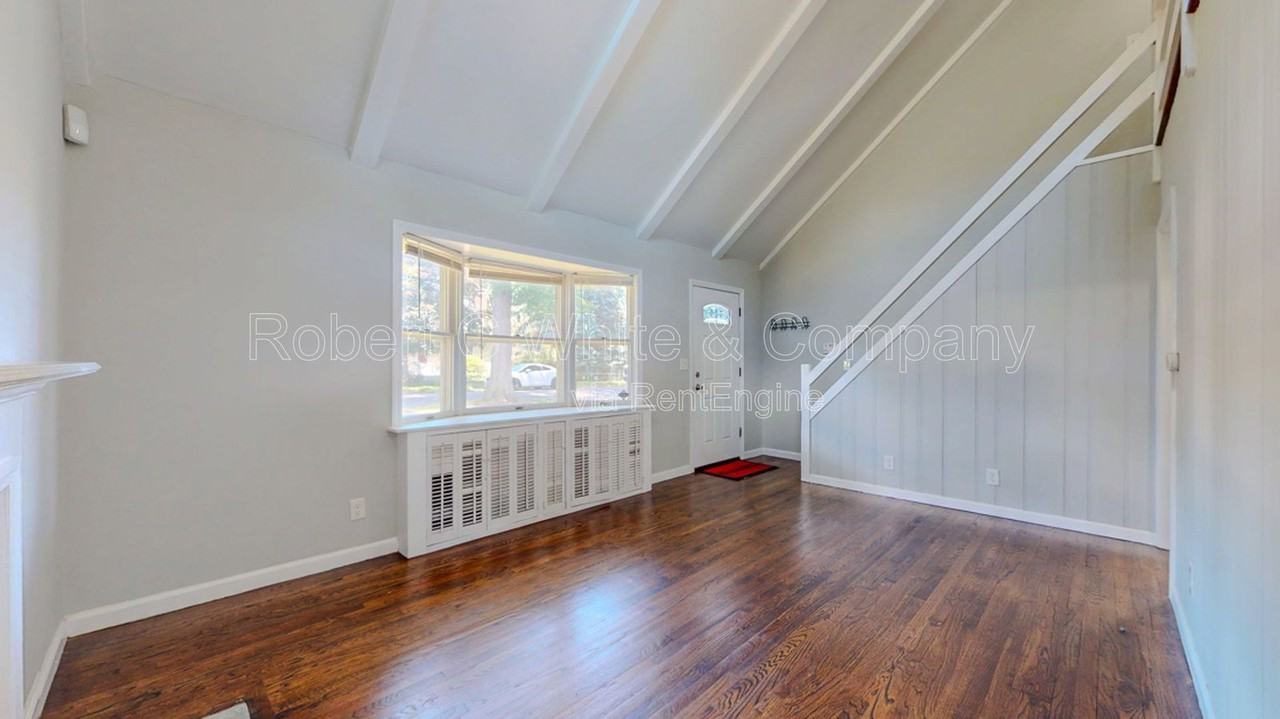 677 Garfield Ave - Photo 5 of 31