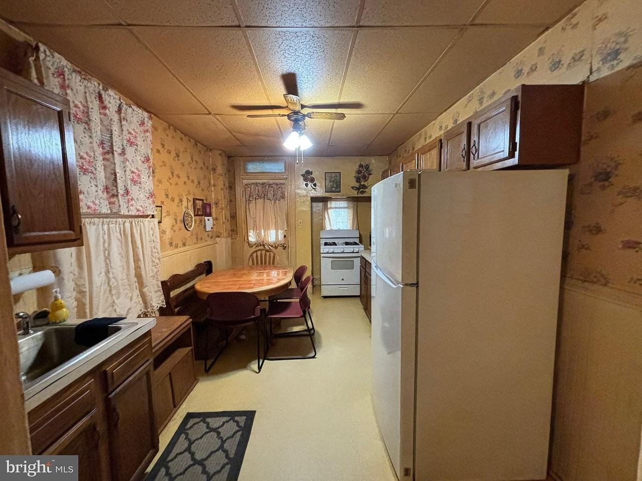 625 Lake St - Photo 6 of 39