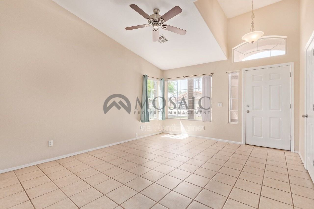 2135 E Brooks St - Photo 5 of 35
