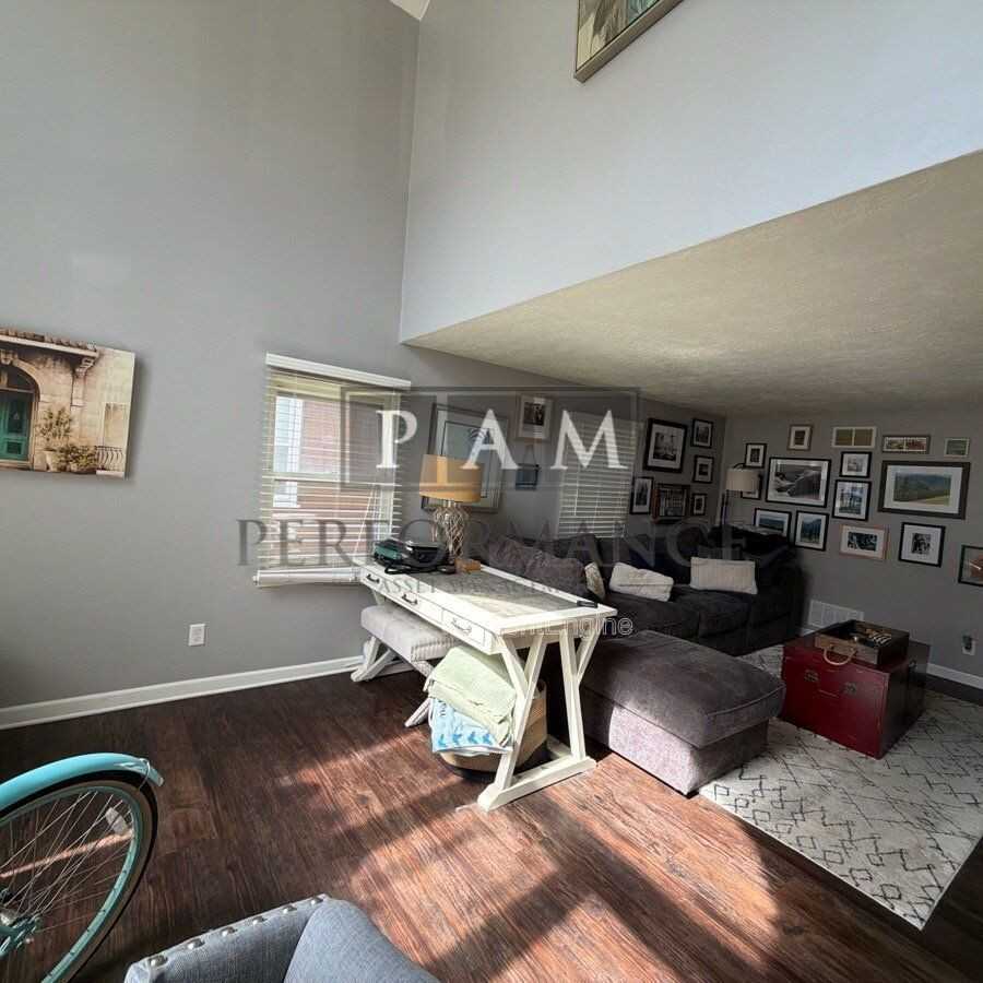 4730 5th Ave - Photo 5 of 44