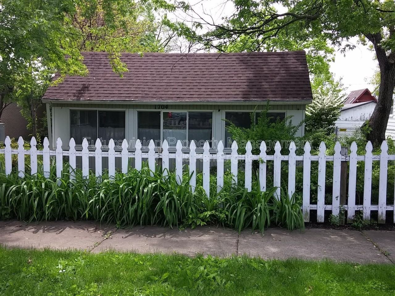 1704 Belleview Ave - Photo 3 of 22