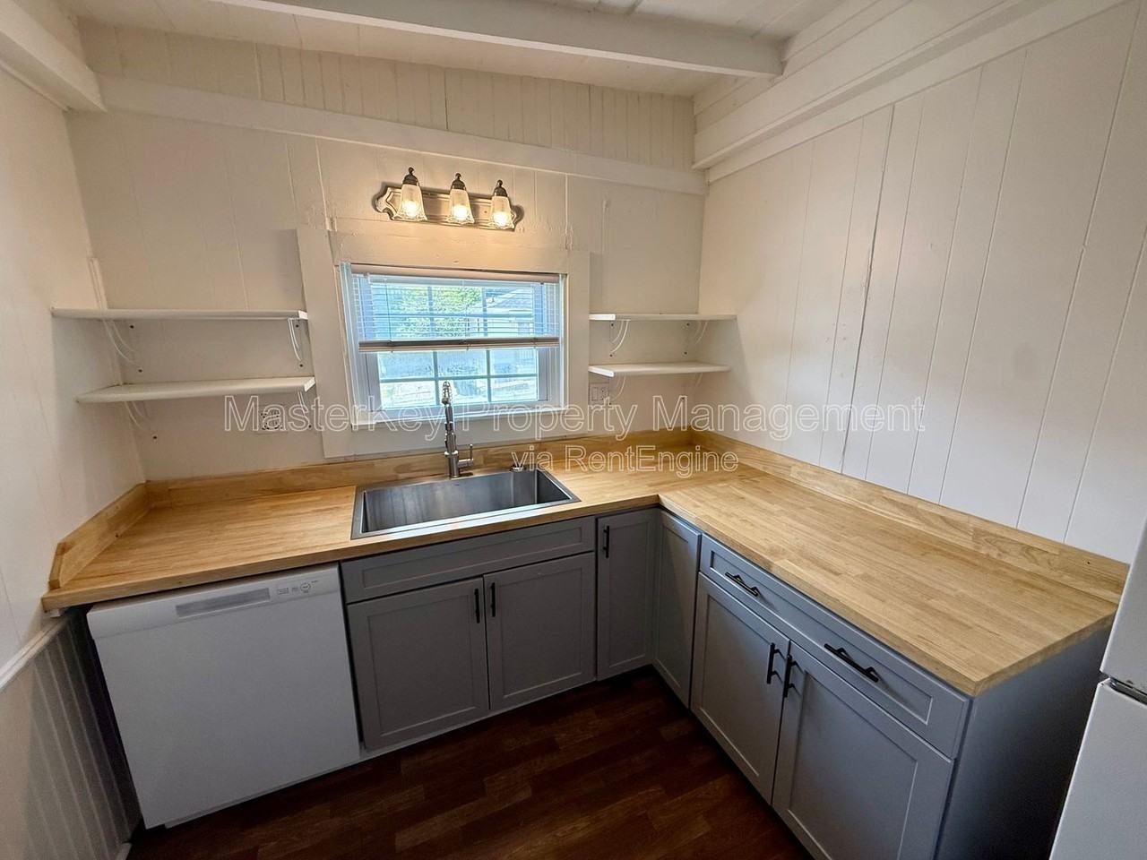 302 Raynor St #B - Photo 2 of 16