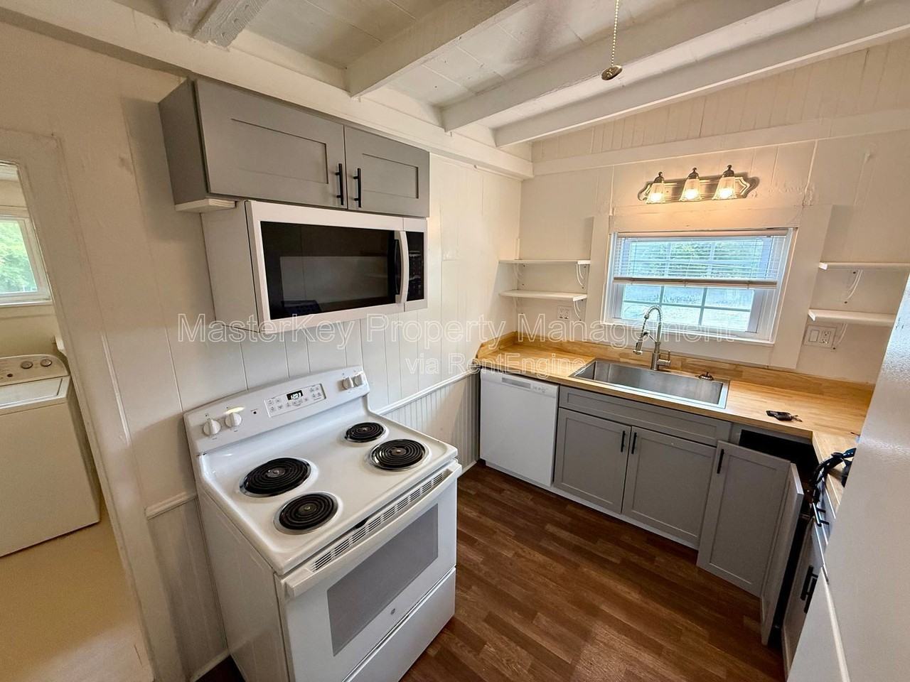 302 Raynor St #B - Photo 4 of 16
