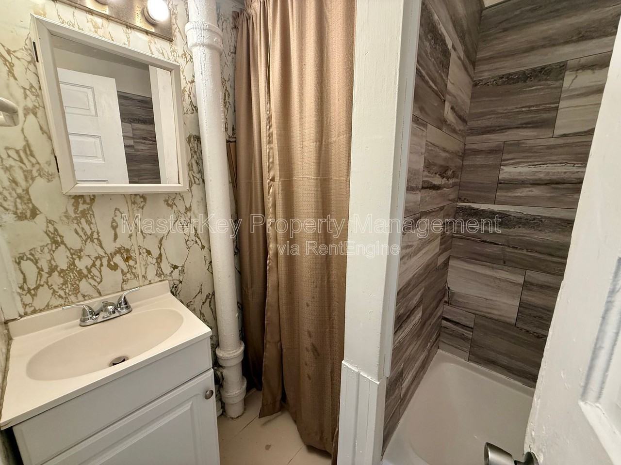 302 Raynor St #B - Photo 7 of 16