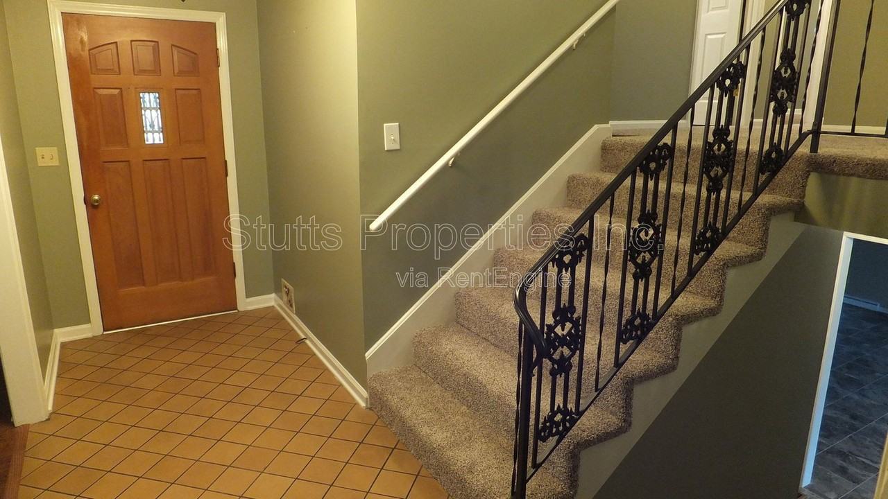 1918 Hermitage Dr - Photo 2 of 17