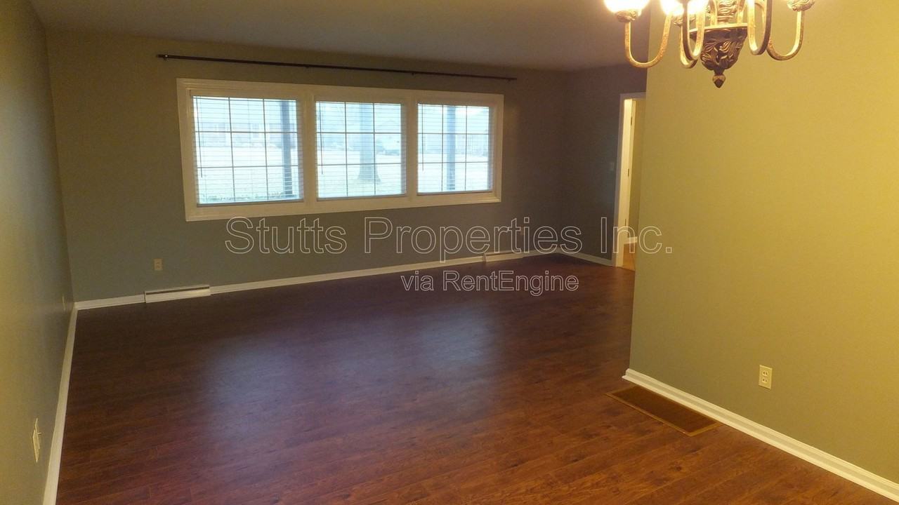 1918 Hermitage Dr - Photo 3 of 17